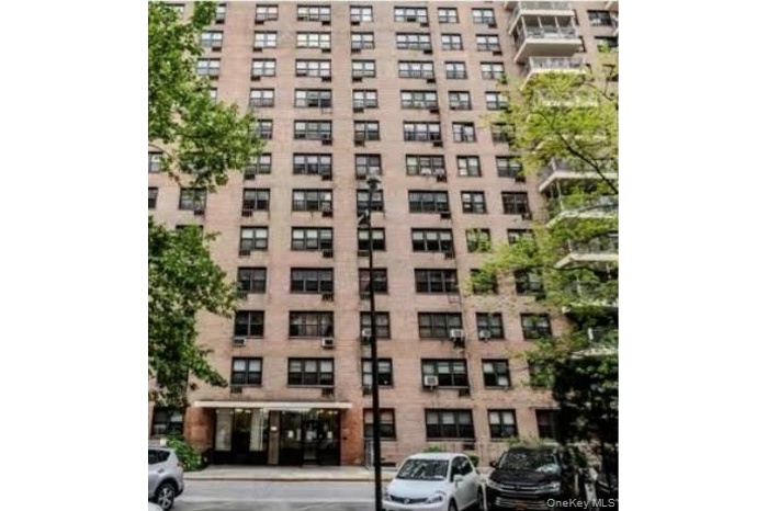 View of apartment building / complex