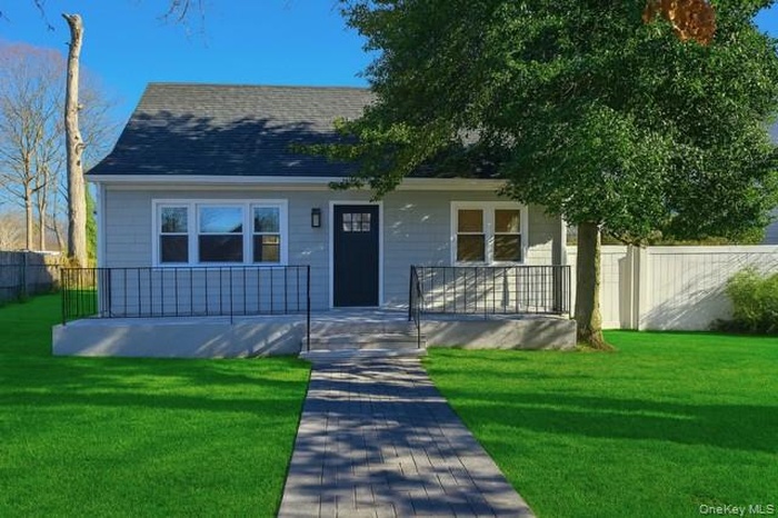View of front of house with roof with shingles
