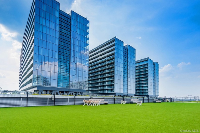 View of apartment building / complex