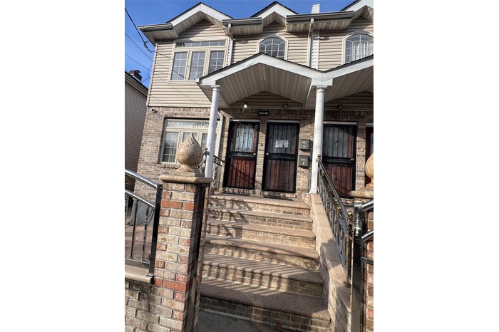 Entrance to property with a porch
