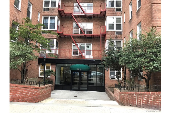 View of apartment building / complex