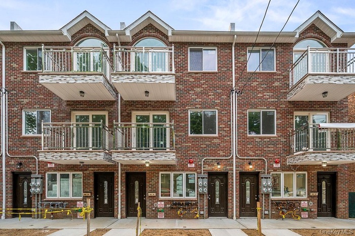 View of building exterior & Driveway