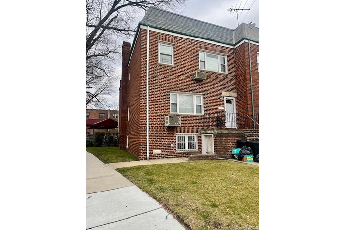 View of front of house featuring brick siding and a front yard