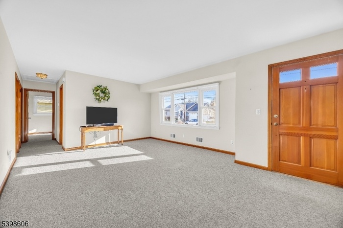 LARGE 19' X 14' LIVING ROOM!