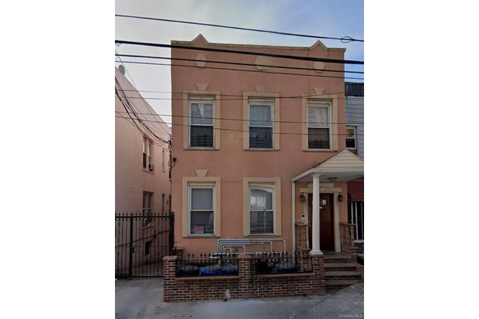 View of front of home featuring a fenced front yard, stucco siding, and a gate