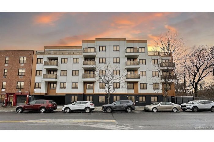 View of apartment building / complex