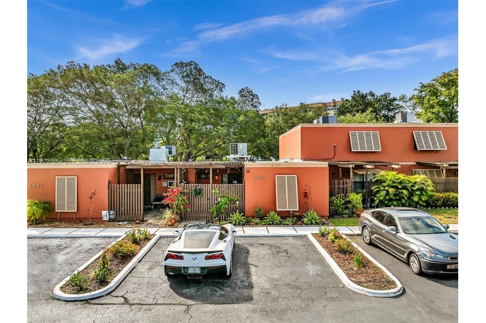 Park righ in front your home!