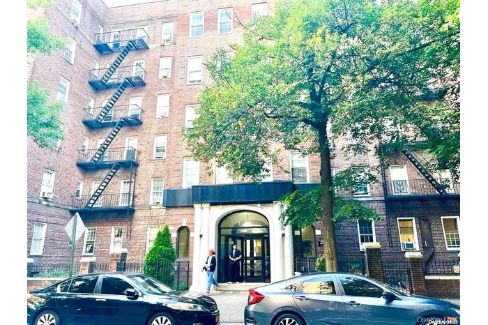 View of apartment building / complex