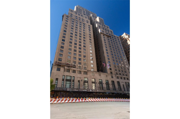 View of apartment building / complex