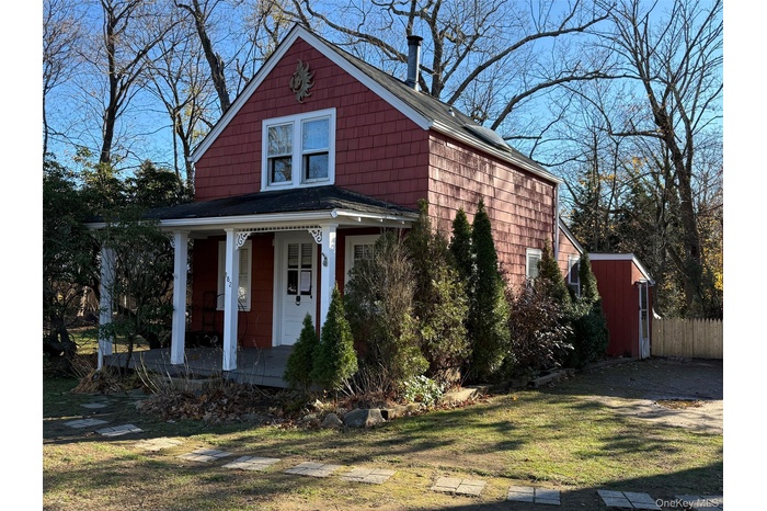 Welcome Home To 182 Maple Hill Rd. Huntington