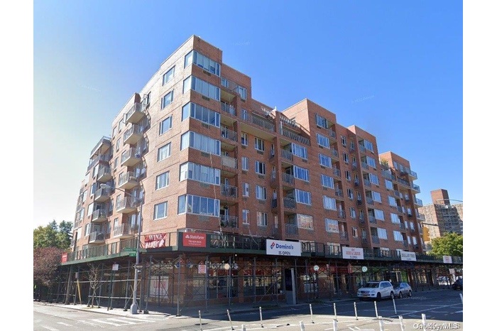View of apartment building / complex