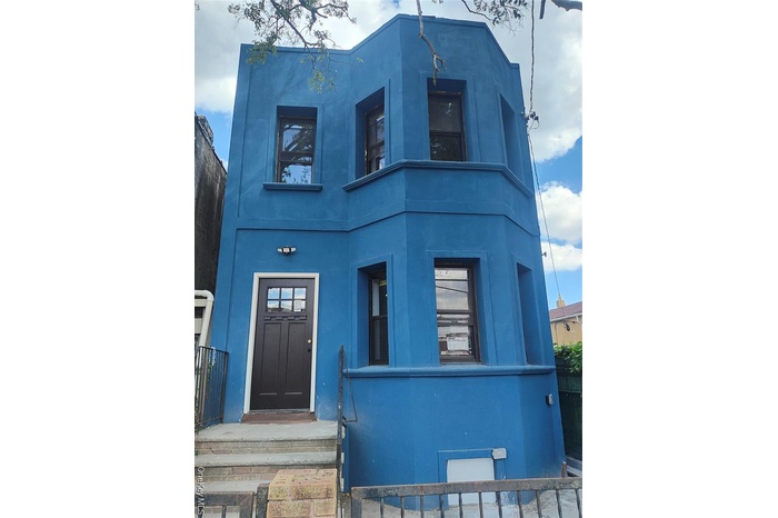 View of front of property with stucco siding