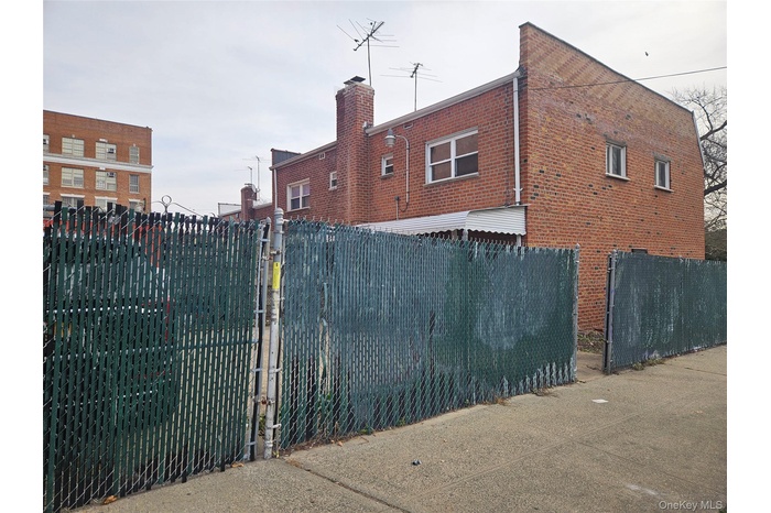 Semi-Detached, corner property