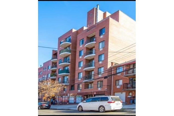 View of apartment building / complex