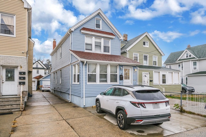 View of front facade with roof with shingles and entry steps