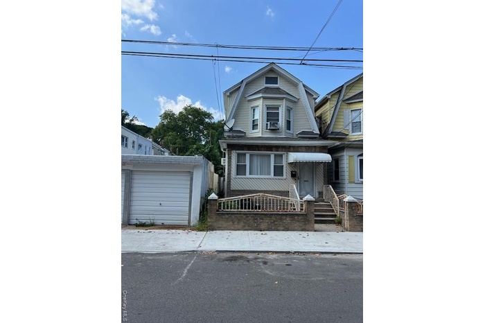 Colonial inspired home featuring a gambrel roof