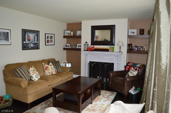 LIVING ROOM W/ FAUX FIREPLACE