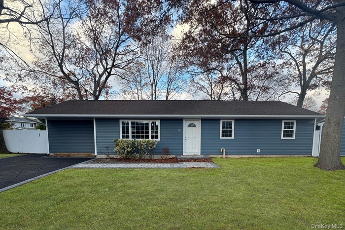 Ranch-style home featuring a shingled roof