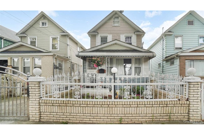 View of front of house with covered porch and a fenced front yard