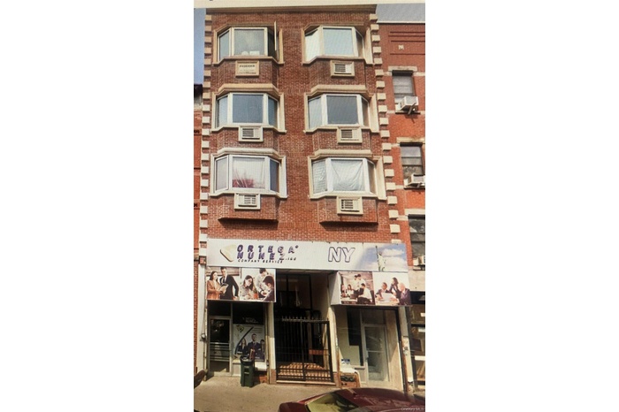 View of apartment building / complex