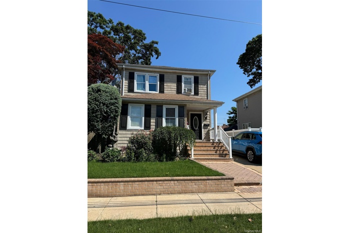 View of front of house featuring a porch