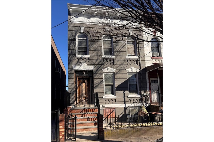 View of italianate-style house