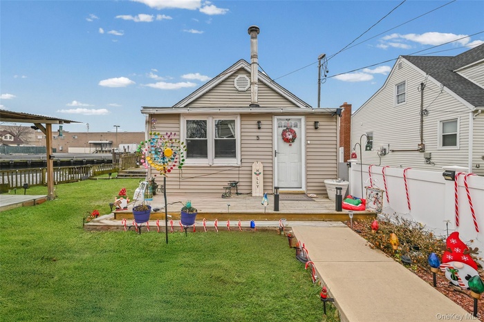 View of front of home featuring a wooden deck