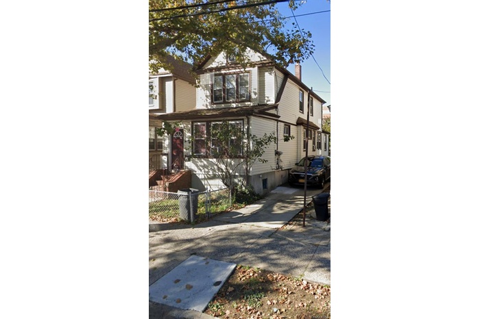 View of front facade with a chimney and a fenced front yard