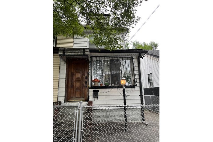 View of side of home