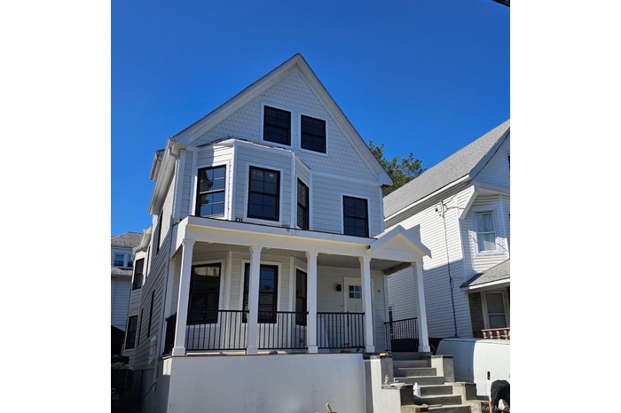 View of front of house featuring a porch