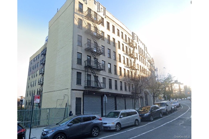 View of apartment building / complex