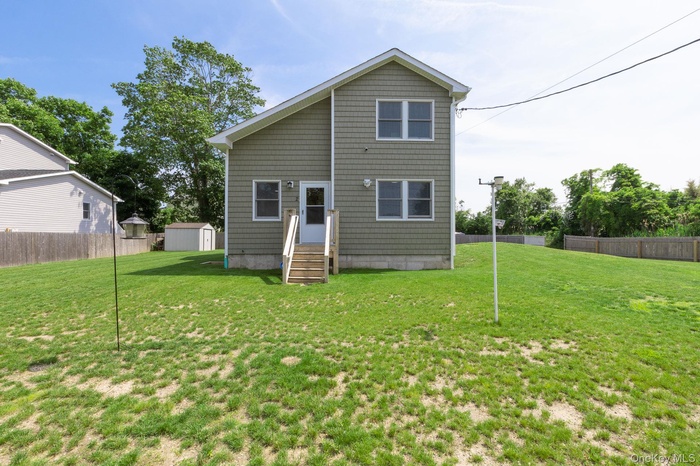 Front view of property with entry steps