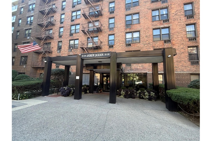 View of apartment building / complex