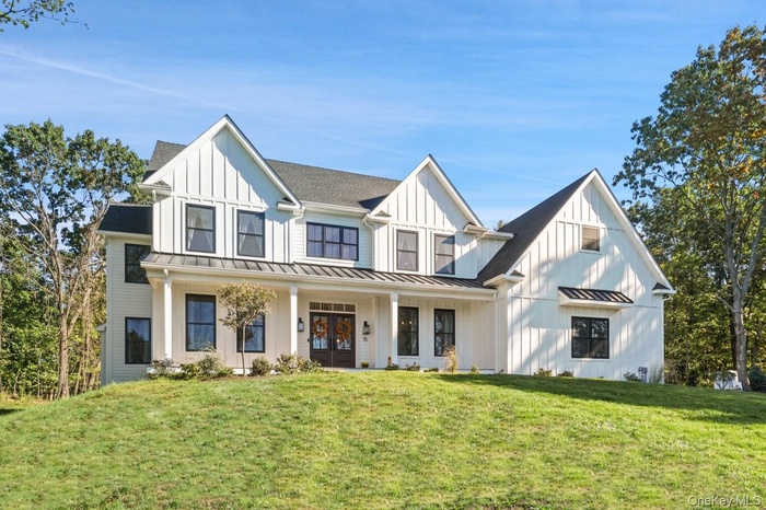 Modern farmhouse facade
