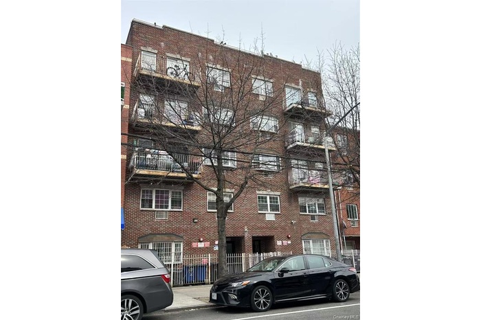 View of apartment building / complex