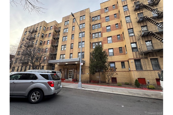 View of apartment building / complex