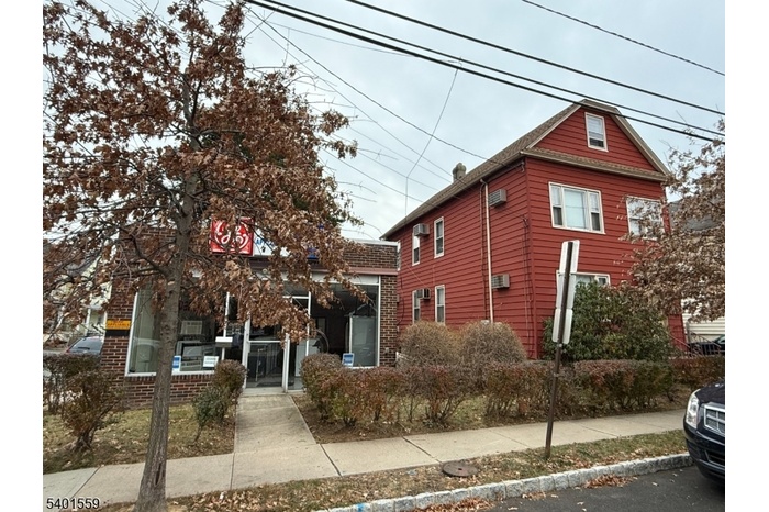 Commercial on left- multi on R