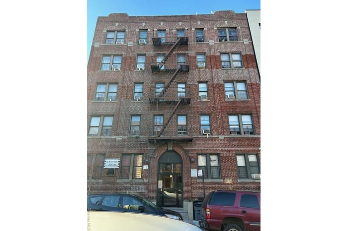 View of apartment building / complex