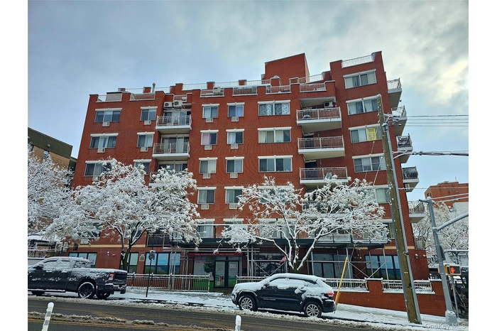 View of apartment building / complex