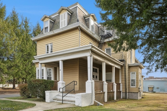 Beautiful Home, Great Location