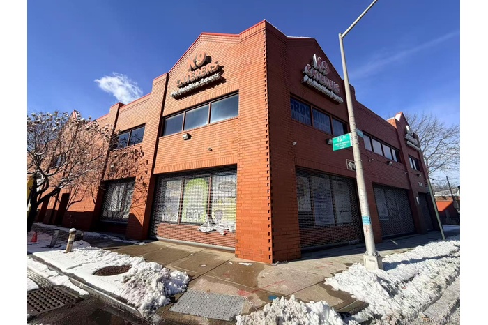 View of apartment building / complex
