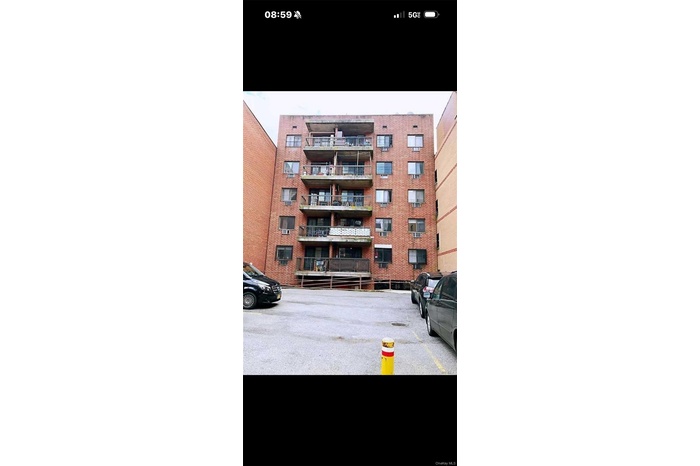 View of apartment building / complex