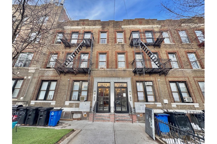 View of apartment building / complex