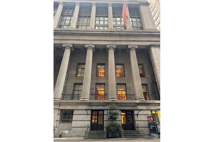 View of apartment building / complex