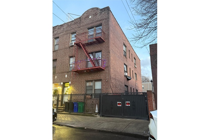 View of apartment building / complex featuring a fenced front yard