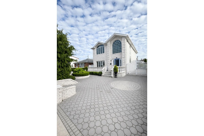 View of front of house with decorative driveway