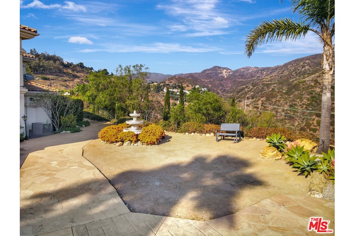 Fountain at E end of Pool pati