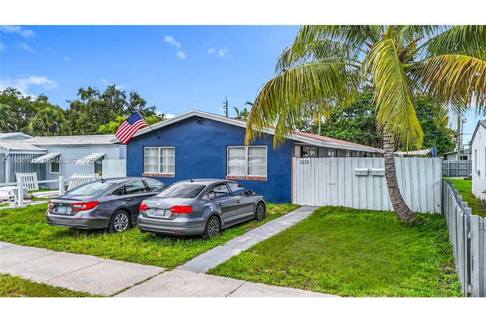 Front Yard (Parking for 2/1). White Picket Fence now Installed.
