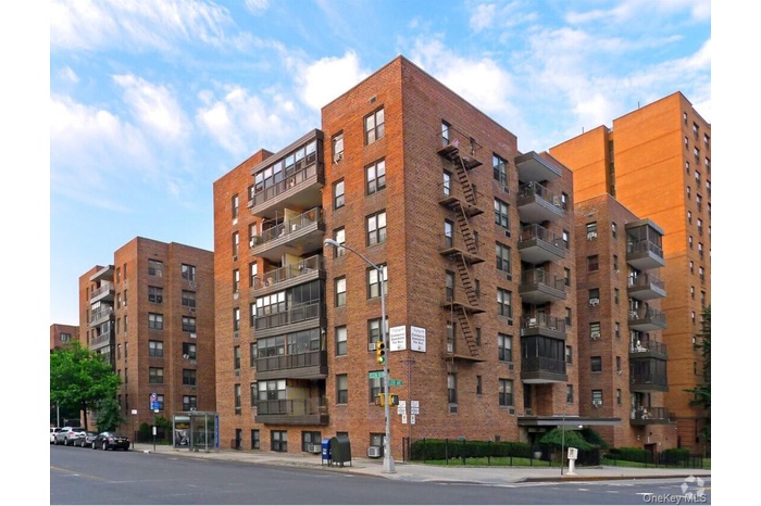 View of apartment building / complex