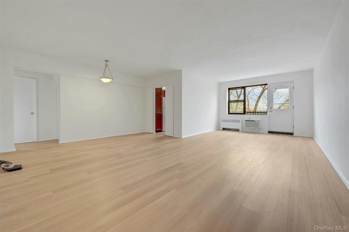 Living Room/Dining Room Open Floor Plan 27'